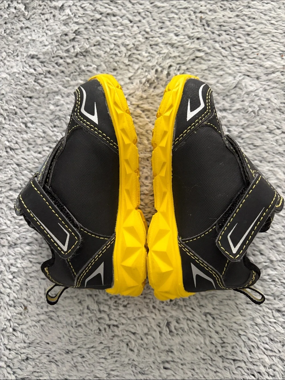 Batman Kids' Black & Yellow Sneakers Toddler Size 6